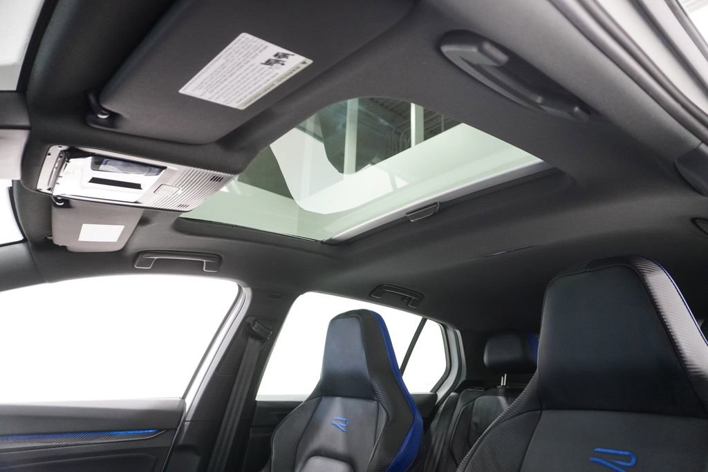 Used 2024 Volkswagen Golf R image 13