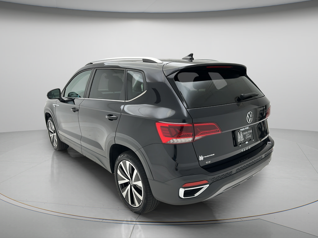 Used 2023 Volkswagen Taos SE w/ Panoramic Sunroof Package FWD image 6