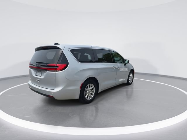 Used 2024 Chrysler Pacifica Touring-L image 8