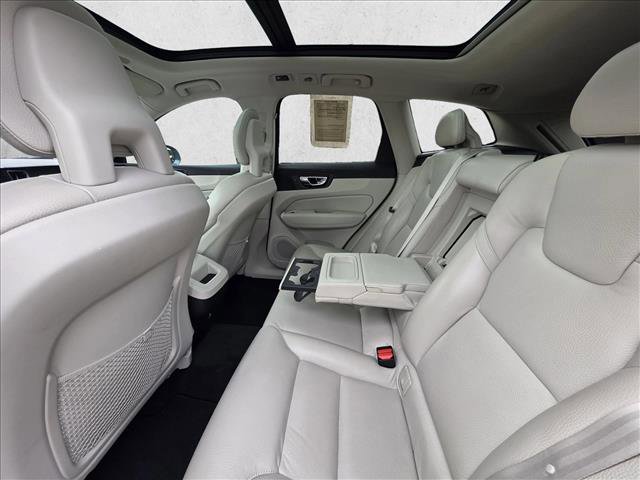 Used 2018 Volvo XC60 T6 Momentum w/ Convenience Package image 17