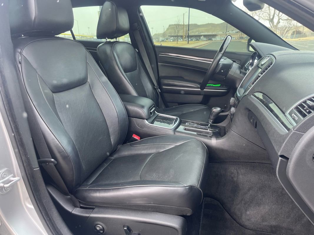 Used 2012 Chrysler 300 C image 28