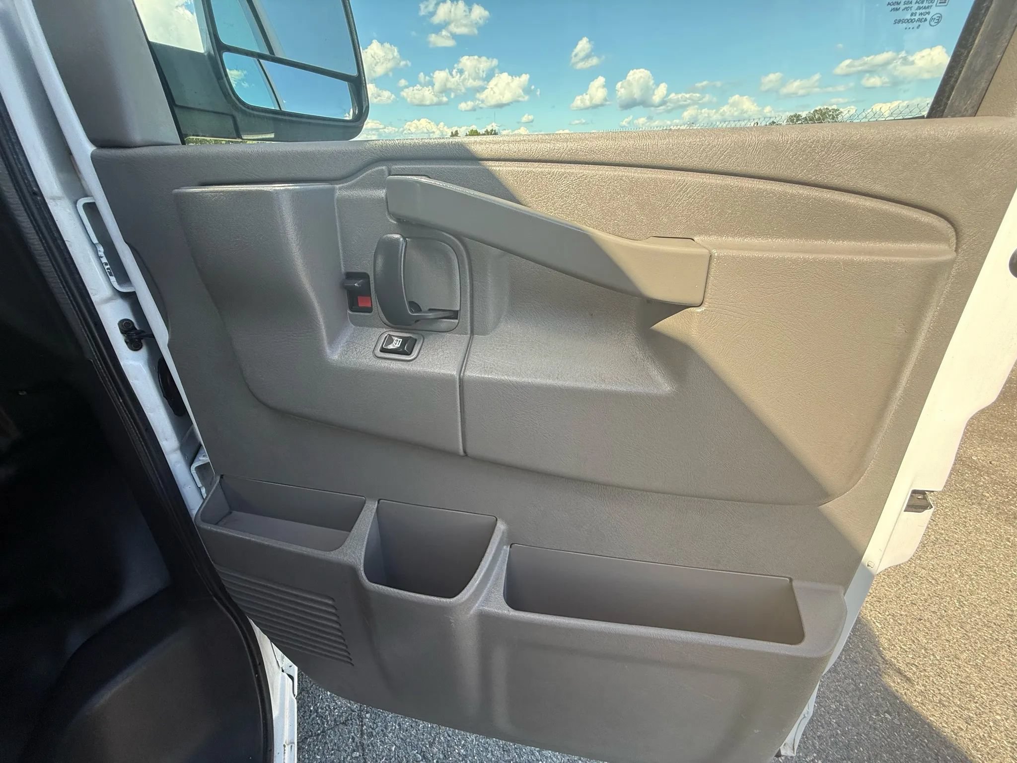Used 2016 Chevrolet Express 2500 RWD image 43