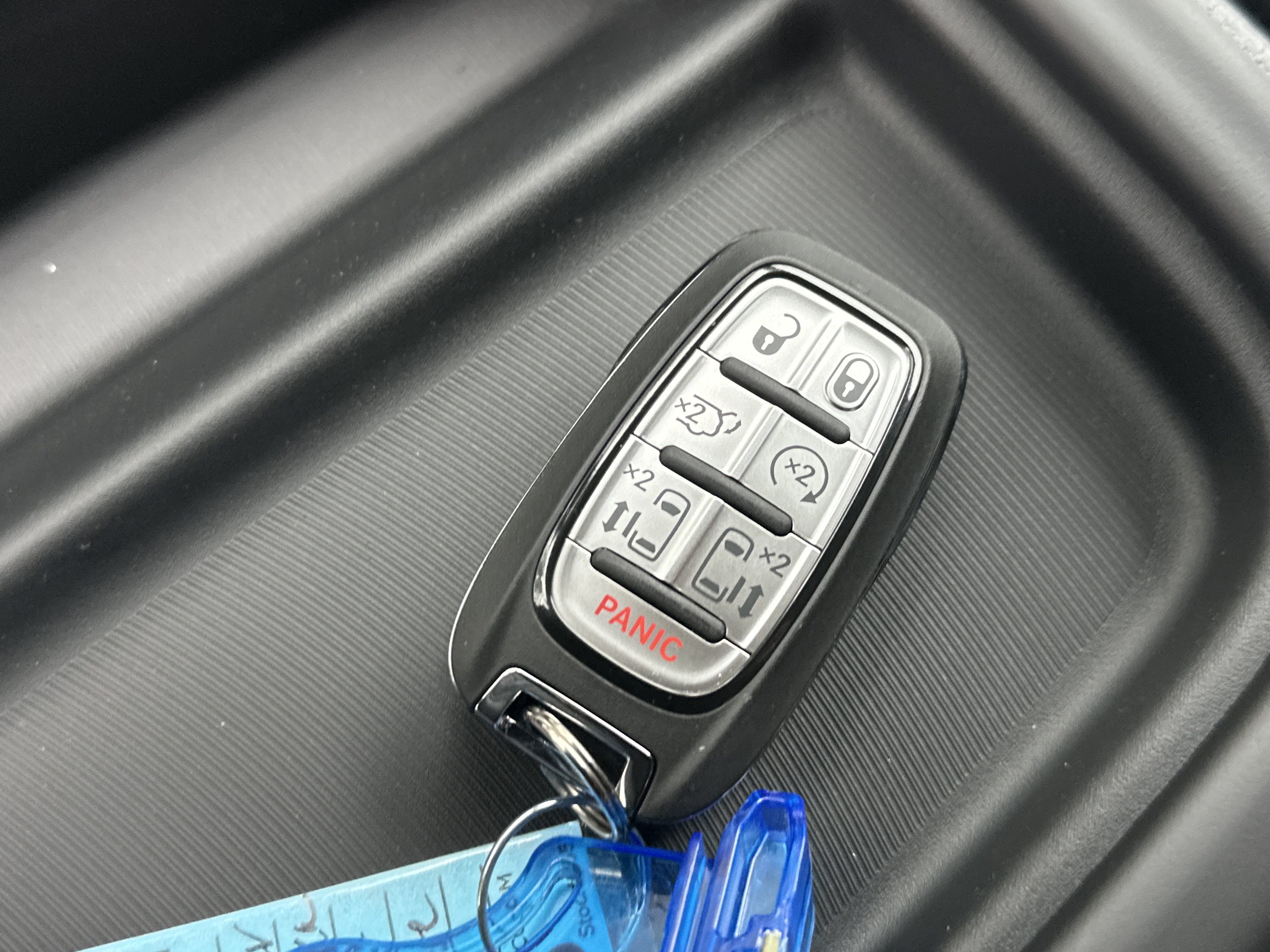 New 2027 Chrysler Pacifica Select FWD image 3