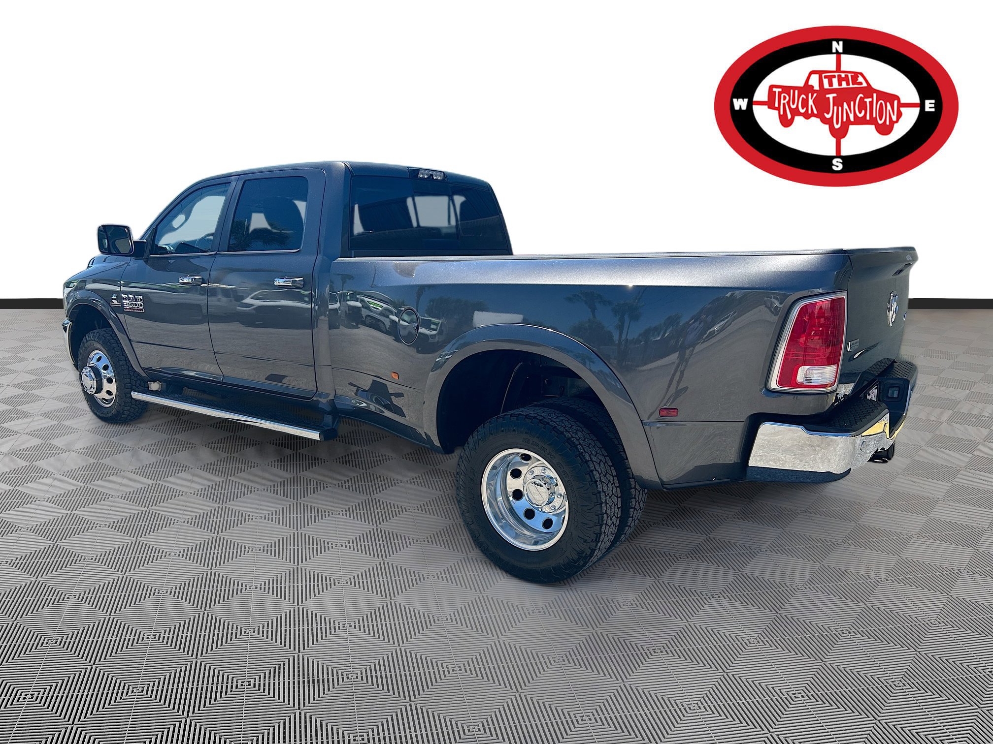 Used 2018 RAM 3500 Laramie AWD/4WD image 5