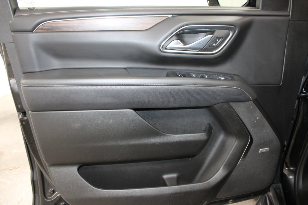 Used 2024 Chevrolet Suburban Premier AWD/4WD image 19