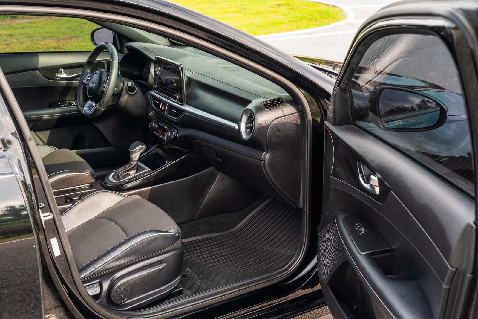 Used 2023 Kia Forte GT-Line w/ GT-Line Technology Package FWD image 14
