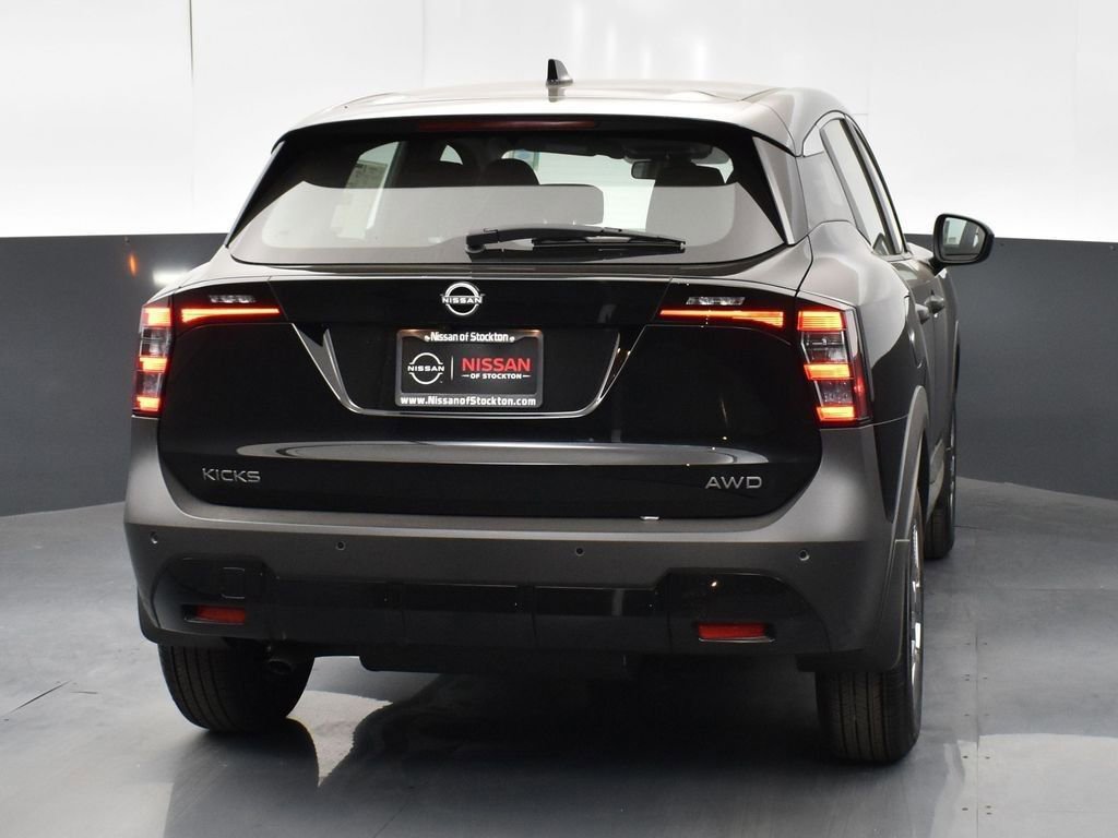 Used 2025 Nissan Kicks S image 7