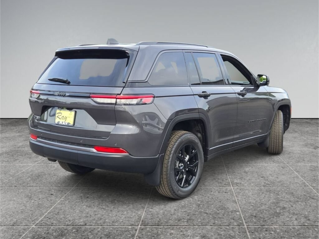 New 2026 Jeep Grand Cherokee Altitude AWD/4WD image 4