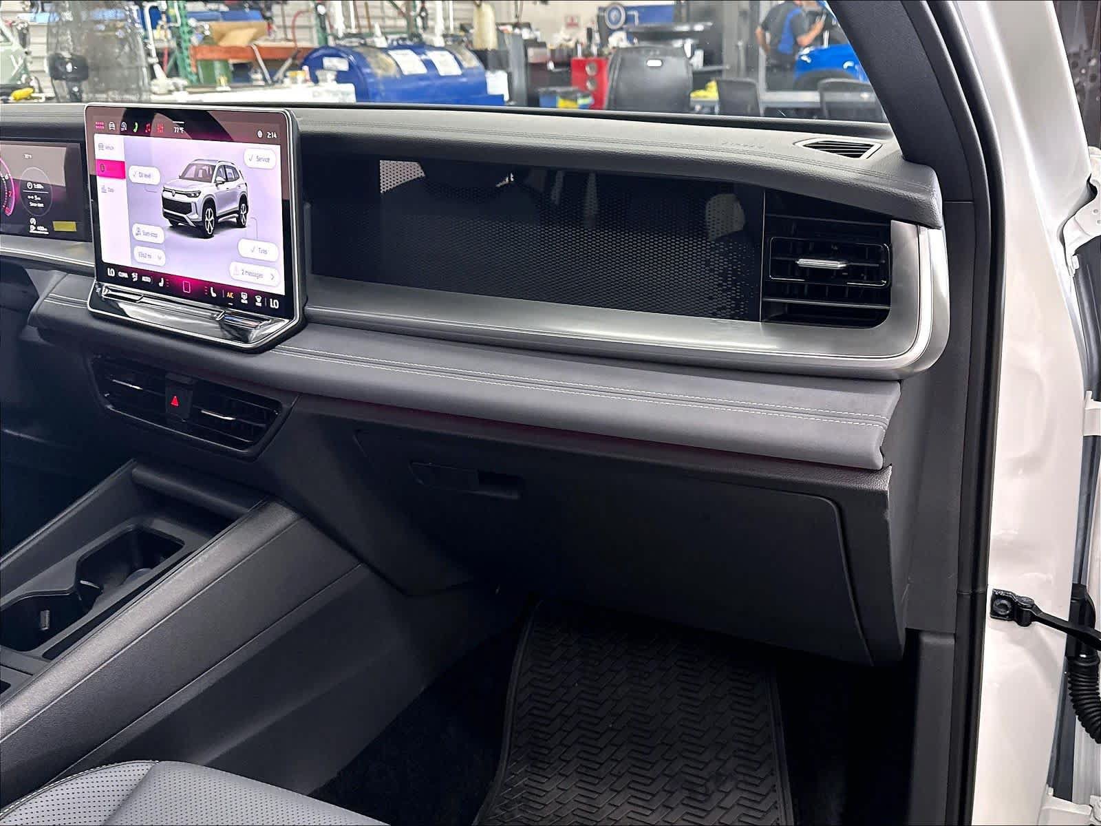 Certified 2026 Volkswagen Tiguan SE R-Line FWD image 27