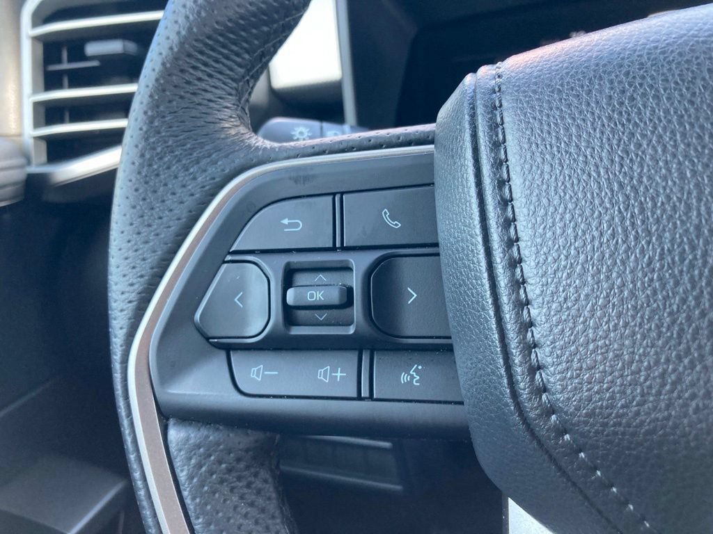 Used 2025 Toyota Tundra Limited AWD/4WD image 13