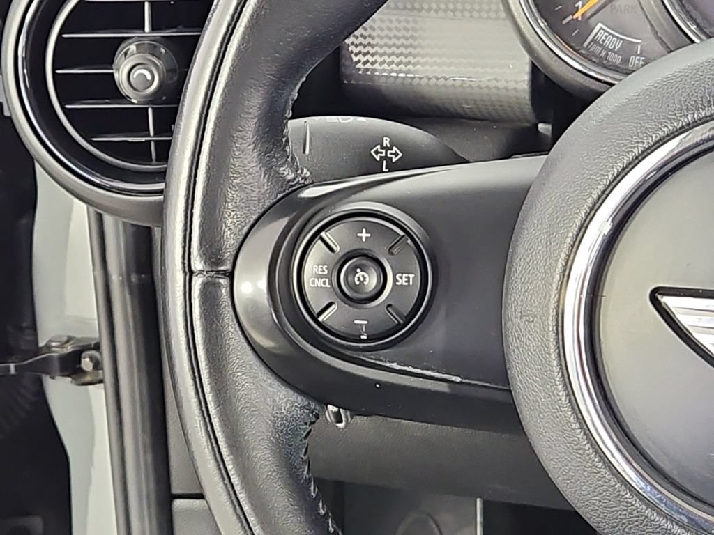 Used 2017 MINI Cooper 4-Door Hardtop FWD image 29