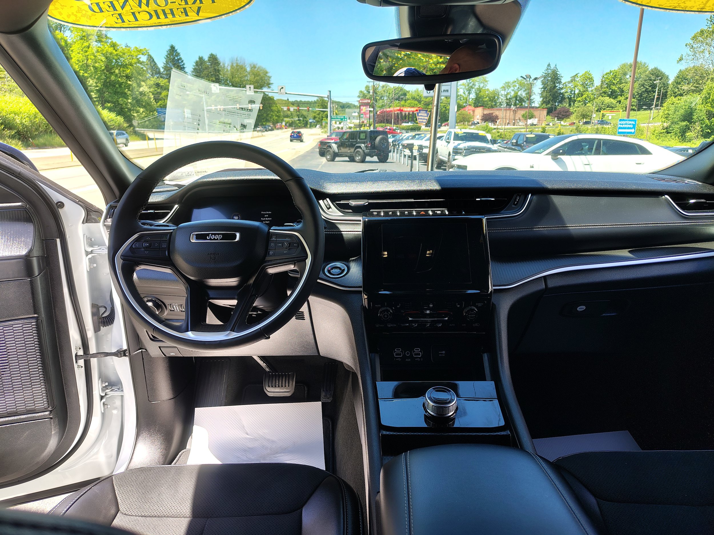 Certified 2024 Jeep Grand Cherokee L Laredo AWD/4WD image 27