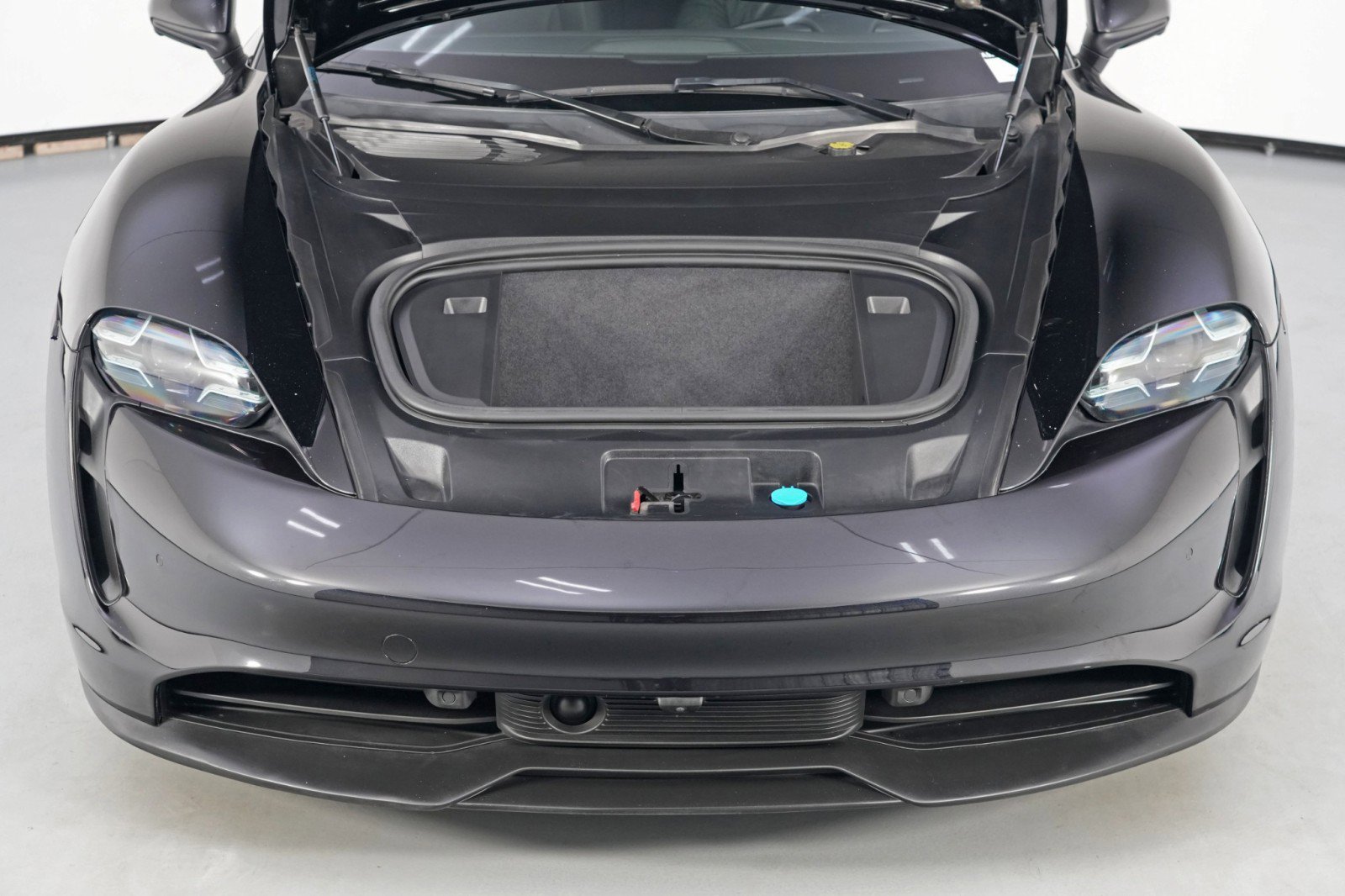 Used 2020 Porsche Taycan 4S image 8