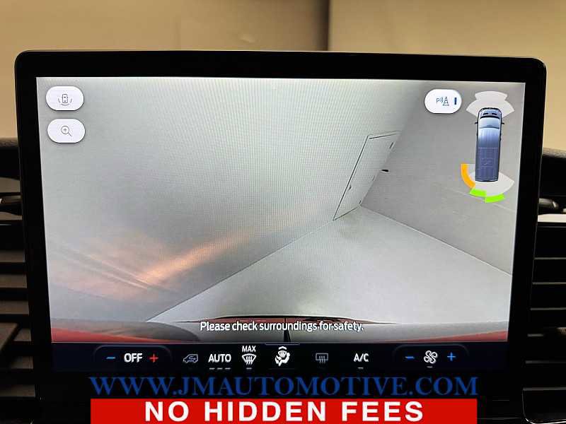 Used 2023 Ford Transit 350 XLT image 32