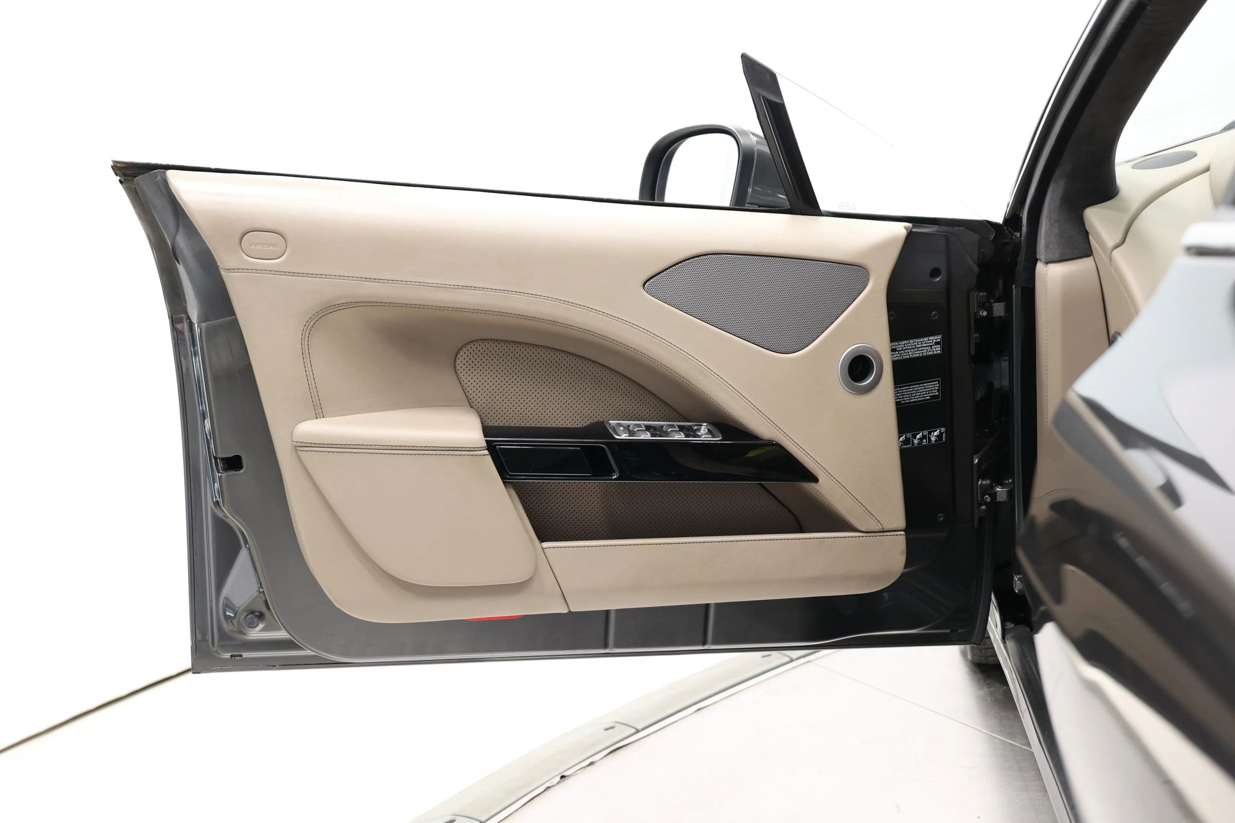 Used 2017 Aston Martin Rapide S image 9