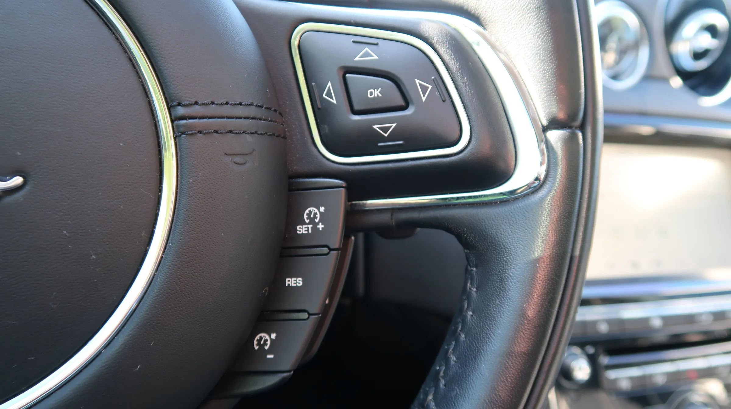 Used 2019 Jaguar XJ R-Sport image 36