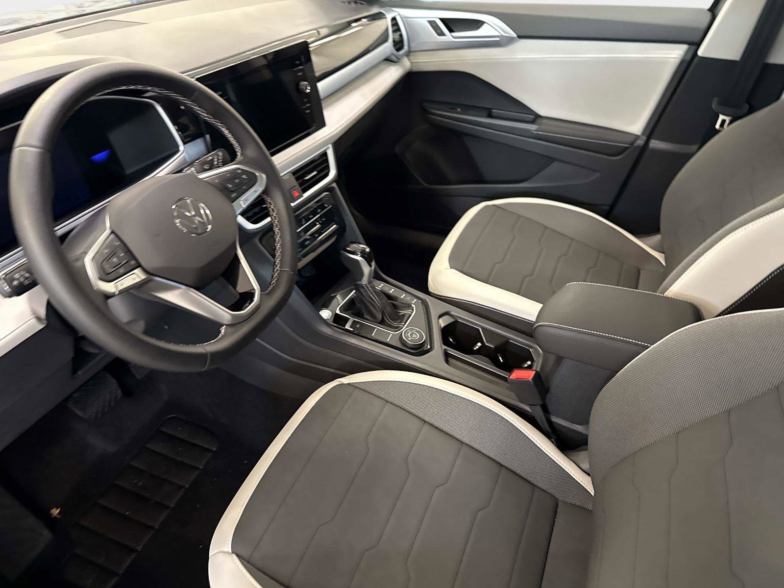 New 2026 Volkswagen Taos SE image 22