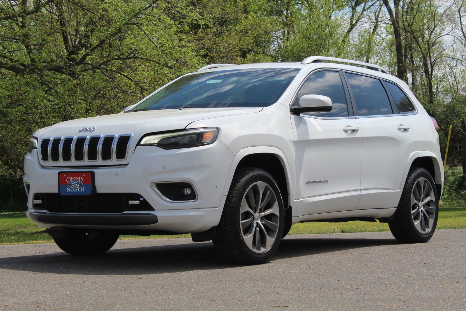 Used 2019 Jeep Cherokee Overland w/ Technology Group image 3