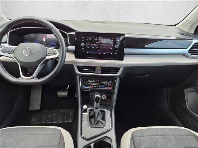 Used 2025 Volkswagen Taos SE FWD image 17