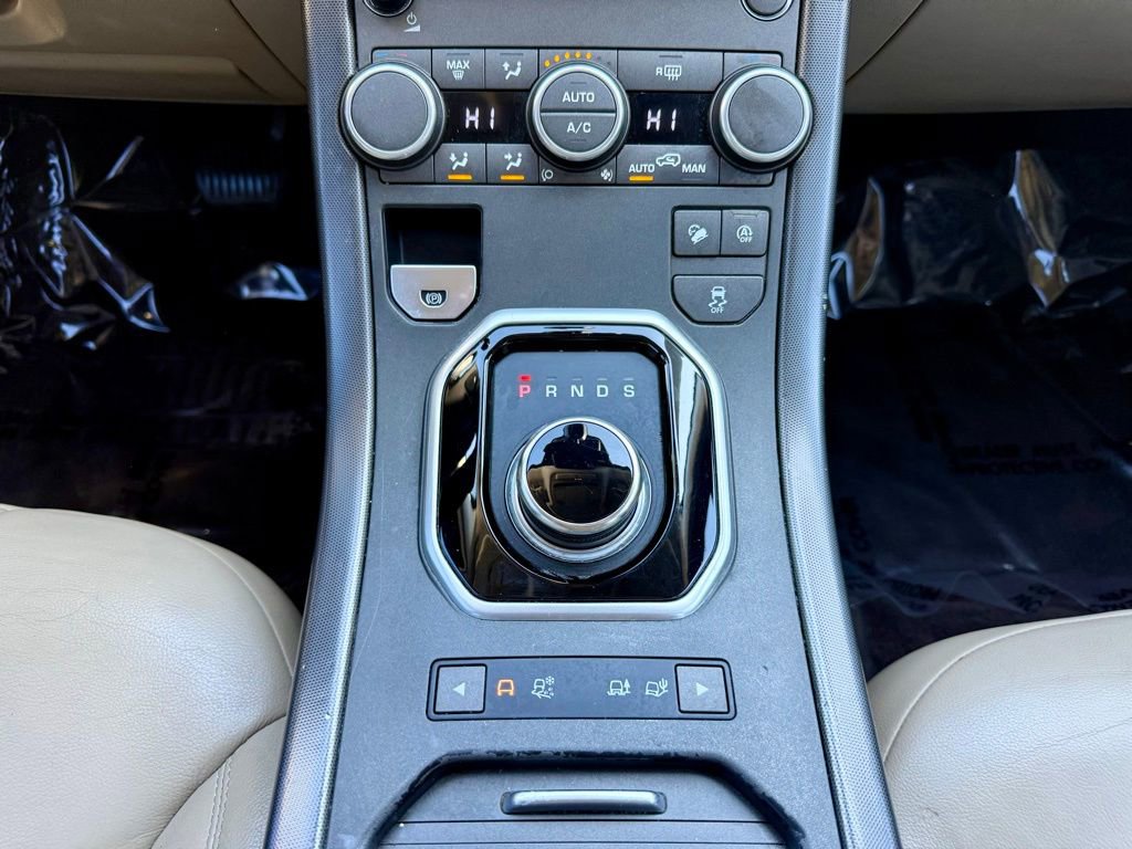 Used 2018 Land Rover Range Rover Evoque SE Premium image 18