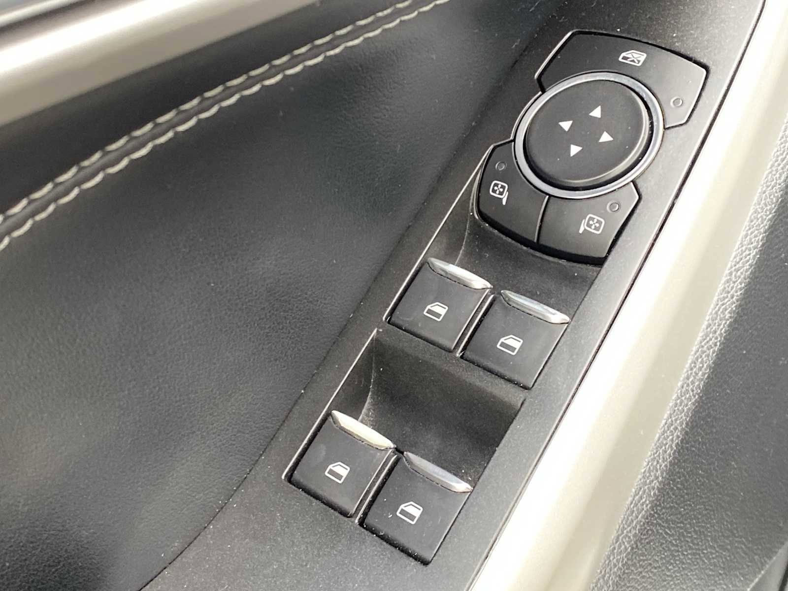 Used 2022 Ford Explorer XLT image 18