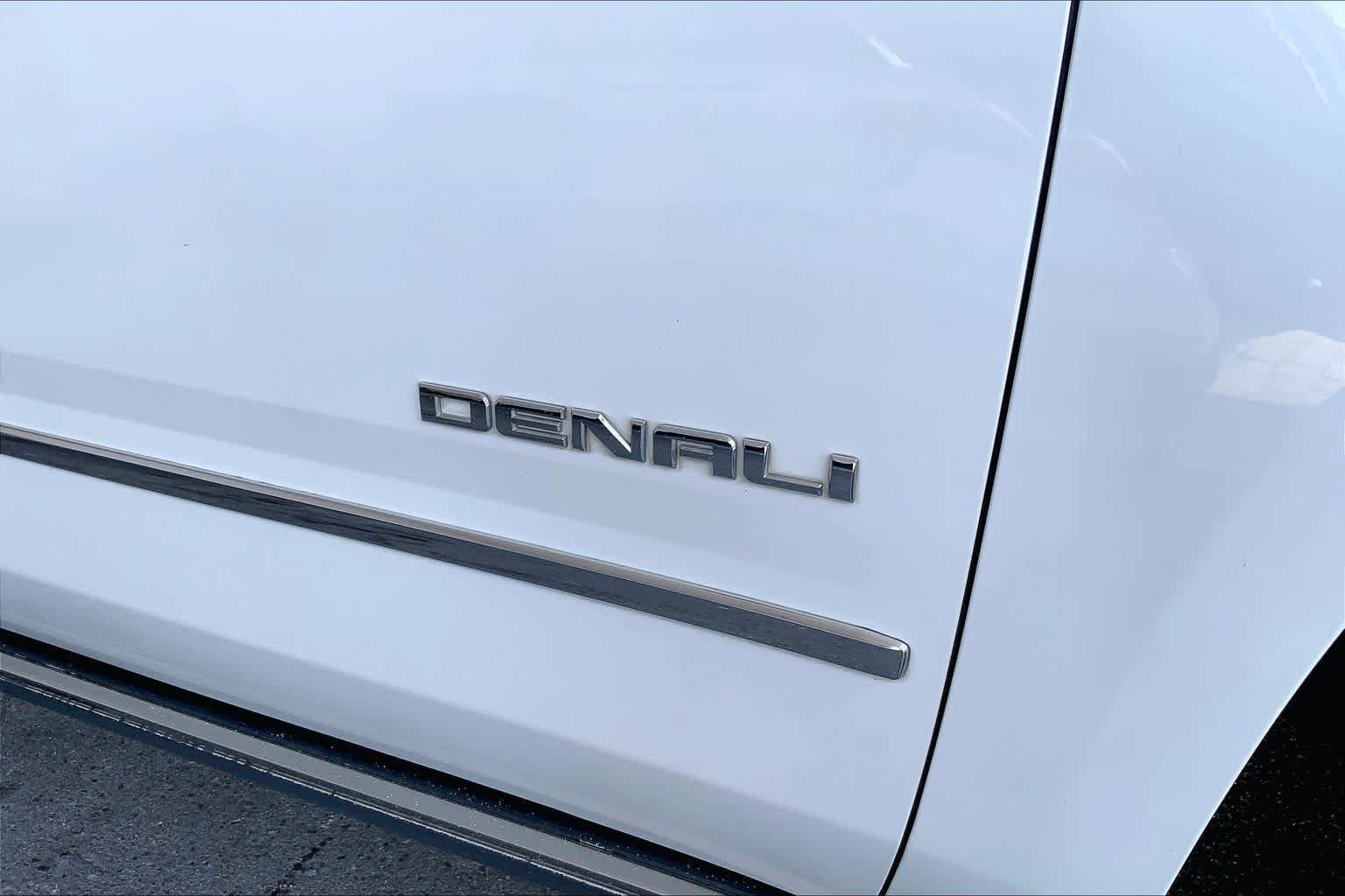Used 2019 GMC Yukon XL Denali w/ Denali Ultimate Package RWD image 10