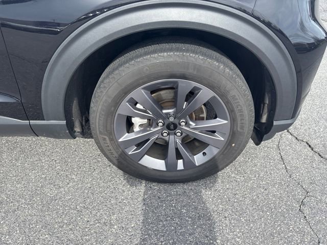 Used 2024 Ford Explorer XLT w/ Equipment Group 202A AWD/4WD image 9