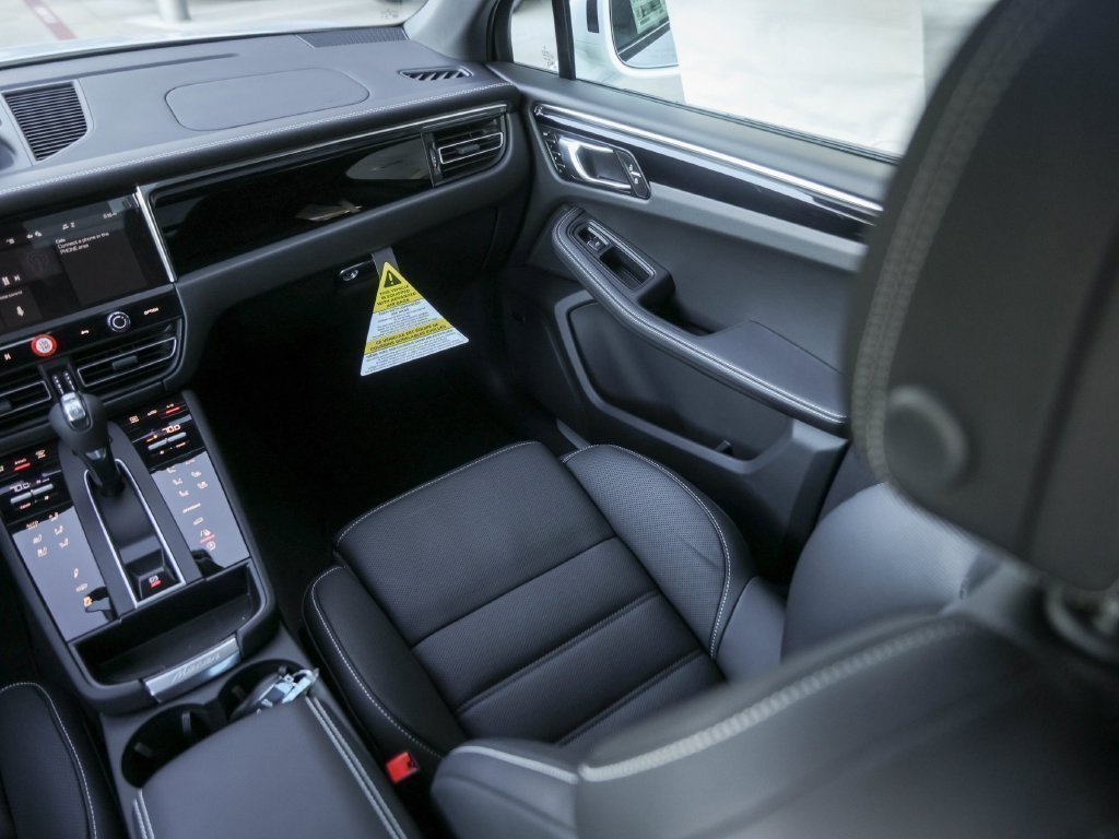 Certified 2026 Porsche Macan S AWD/4WD image 38