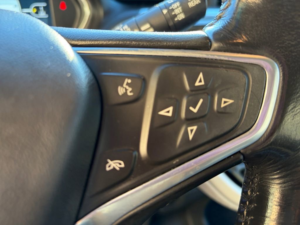 Used 2018 Chevrolet Bolt Premier w/ Driver Confidence II Package image 28