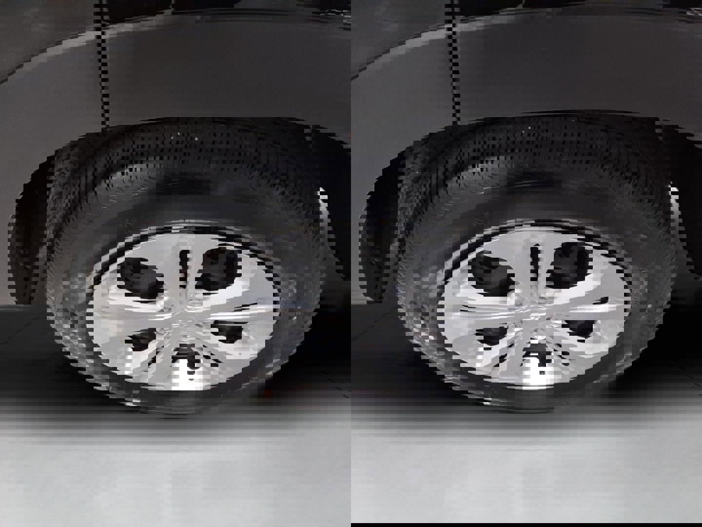 Used 2024 Chevrolet Trax LS w/ Driver Confidence Package image 17