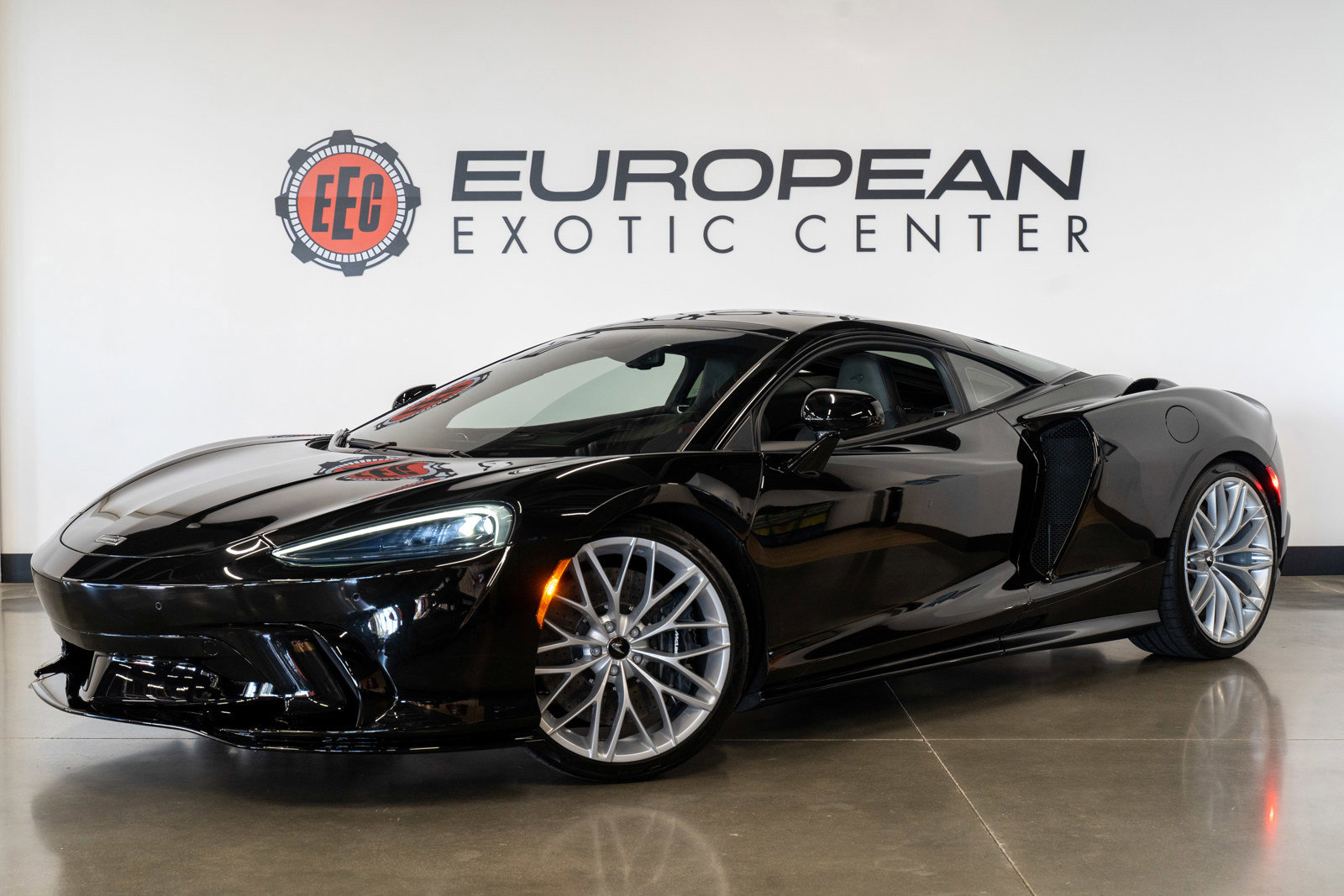 Used 2025 McLaren GTS RWD image 9