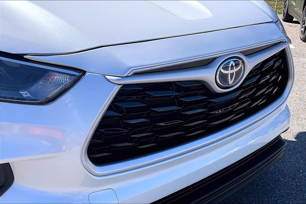 Used 2022 Toyota Highlander LE image 33