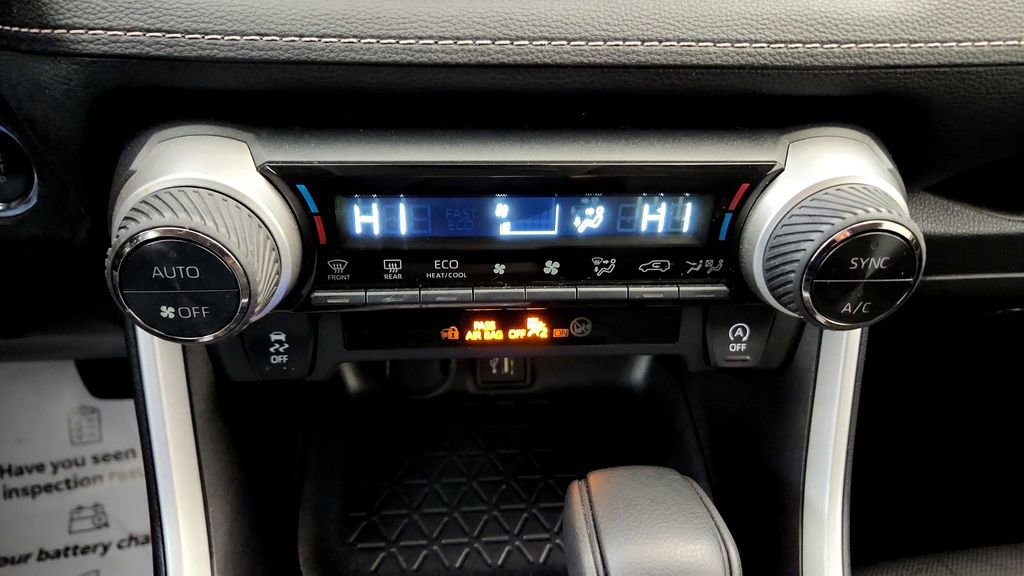 Certified 2025 Toyota RAV4 XLE AWD/4WD image 30