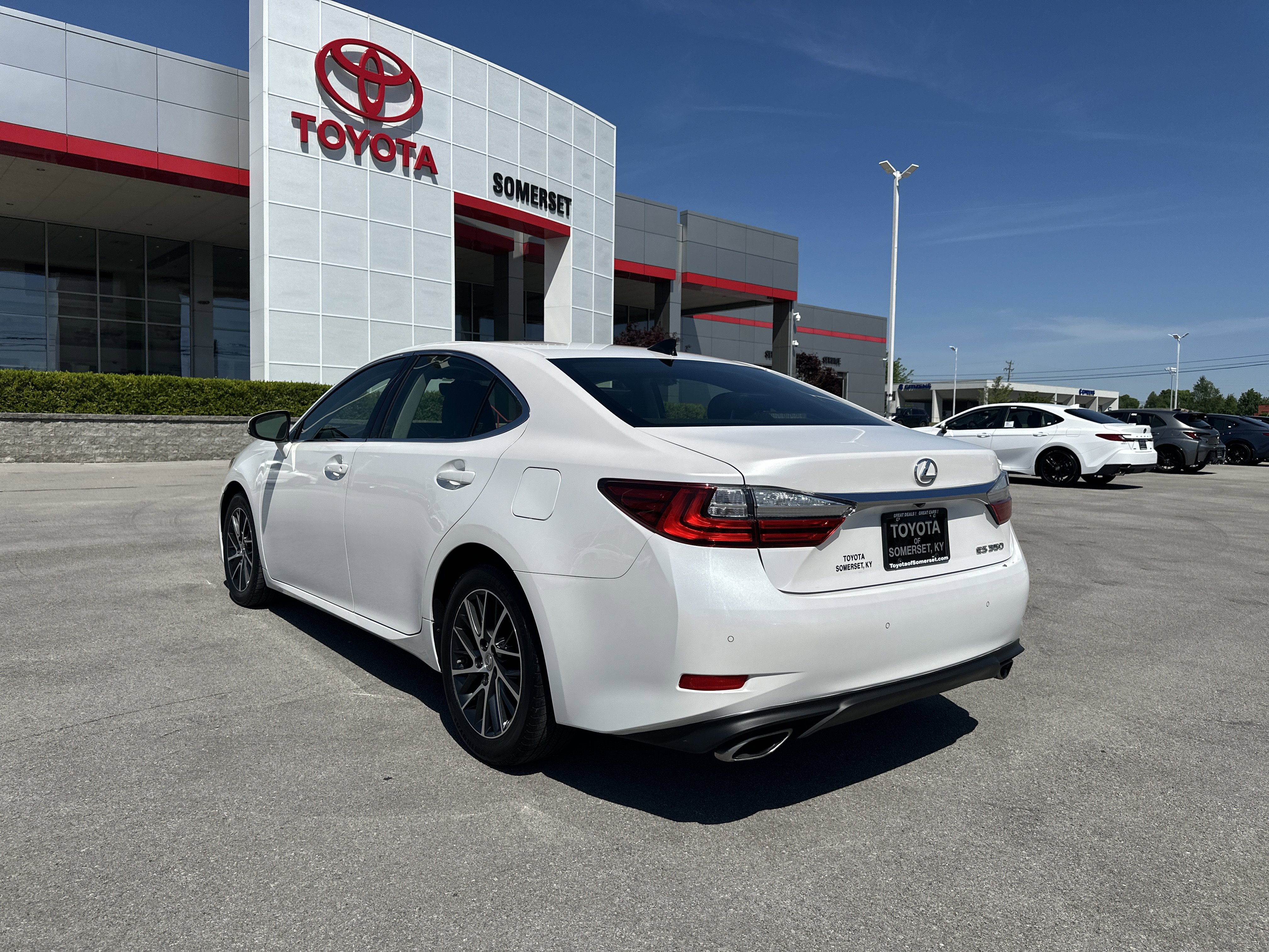 Used 2016 Lexus ES 350 w/ Premium Package w/Wood Trim FWD image 7