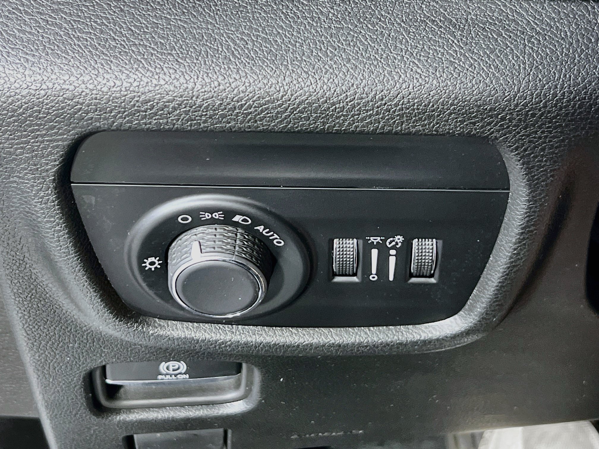 Used 2023 Jeep Grand Cherokee Altitude AWD/4WD image 10