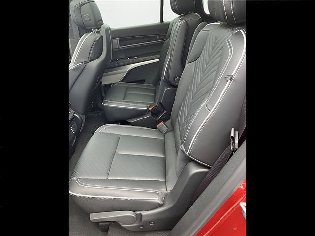 Used 2026 Cadillac Vistiq Platinum w/ LPO, Floor Liner Package AWD/4WD image 10