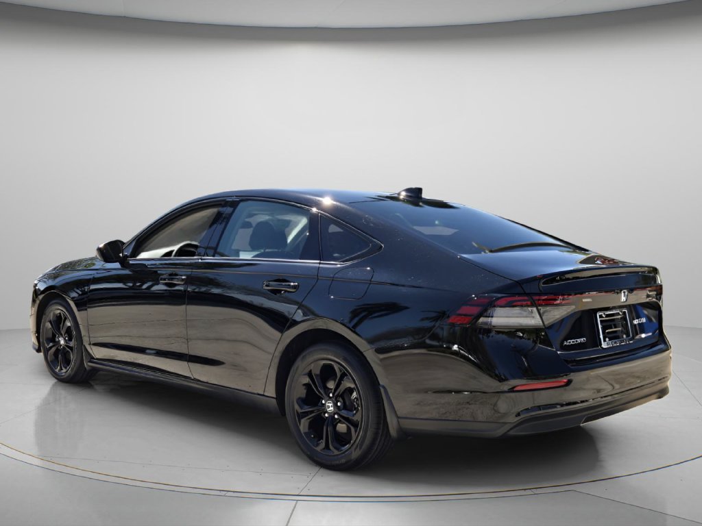 Certified 2025 Honda Accord SE image 6