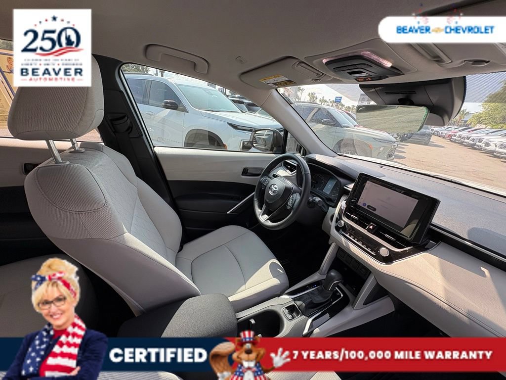 Used 2025 Toyota Corolla Cross LE FWD image 25