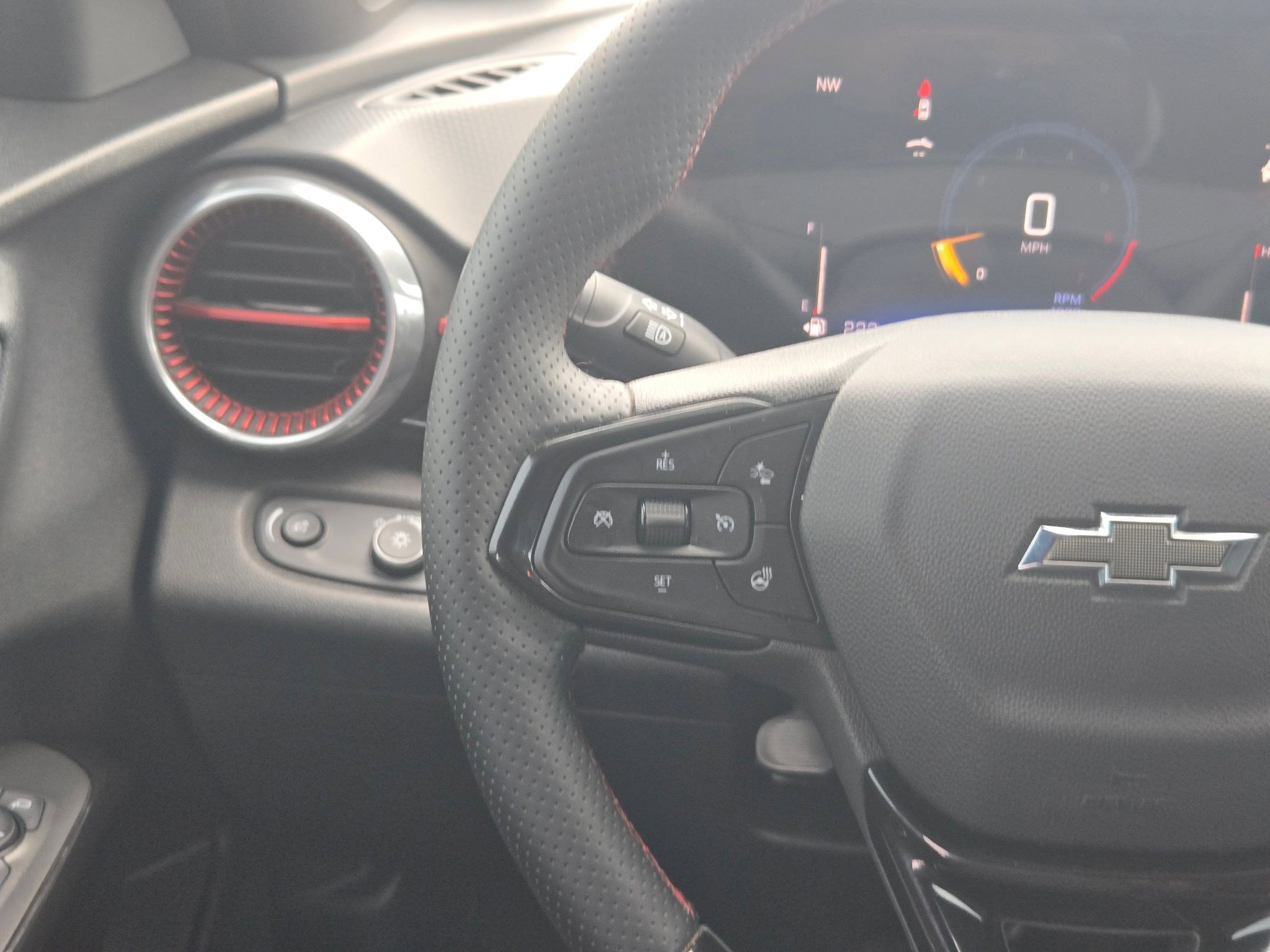 Used 2024 Chevrolet Trax RS w/ Sunroof Package FWD image 19