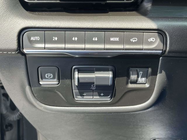 Used 2023 Cadillac Escalade Premium Luxury w/ Performance Package AWD/4WD image 23
