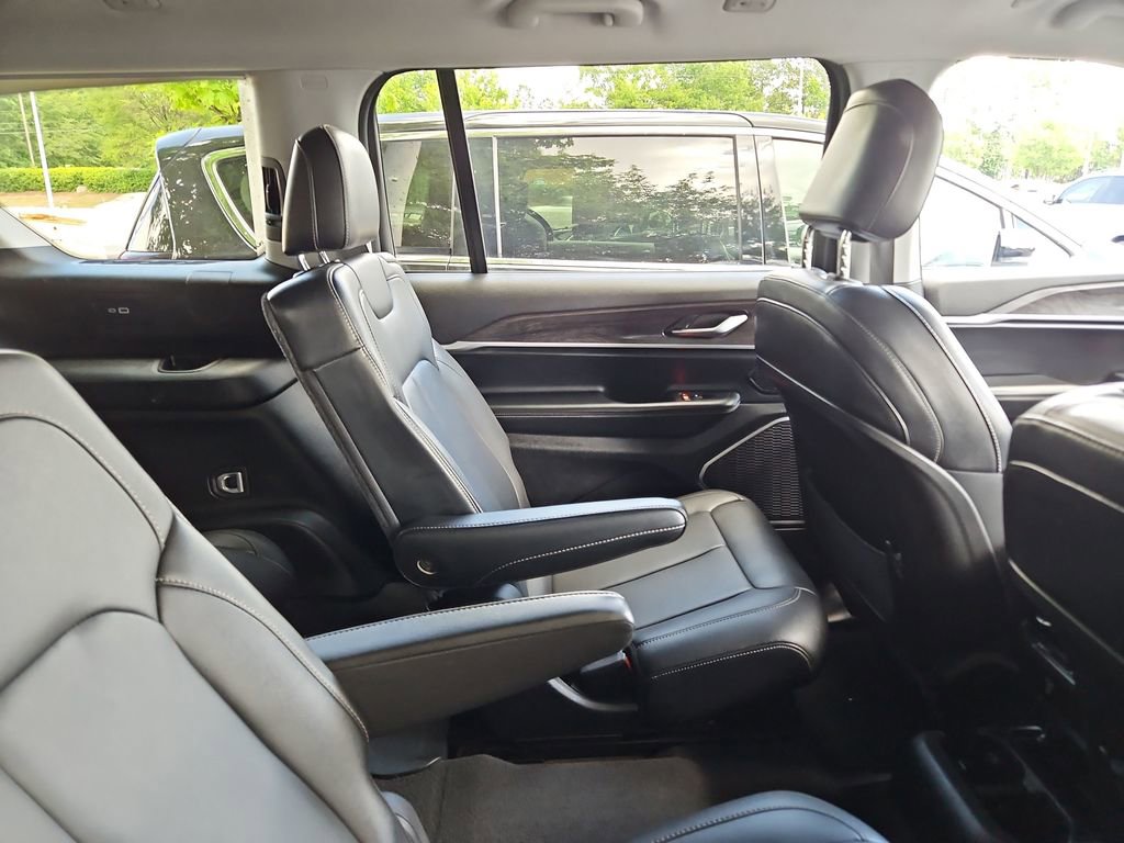 Used 2022 Jeep Grand Cherokee L Limited RWD image 10