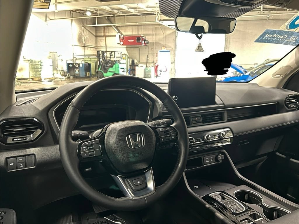 Used 2025 Honda Pilot Elite image 15