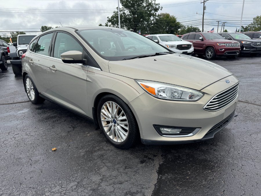 Used 2016 Ford Focus Titanium w/ Titanium Technology Package FWD image 7