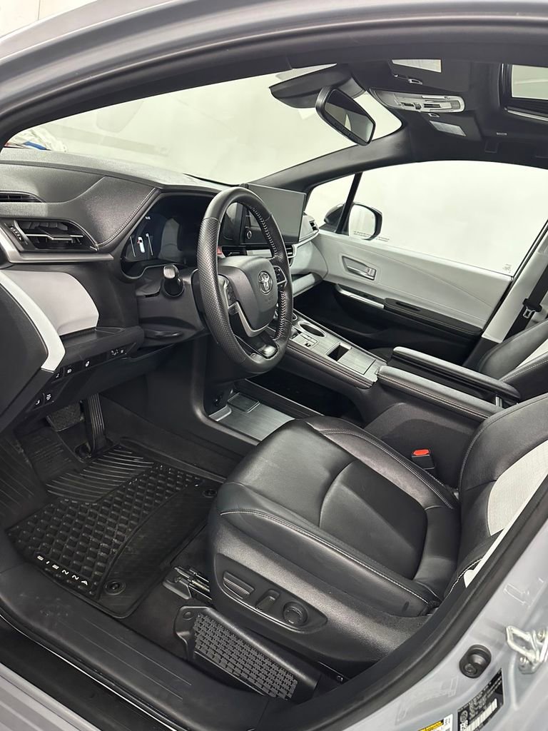 Used 2025 Toyota Sienna XSE image 10