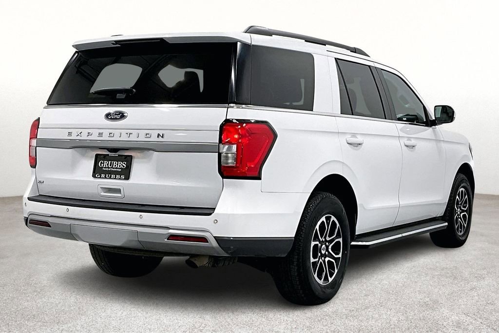 Used 2023 Ford Expedition XLT image 2