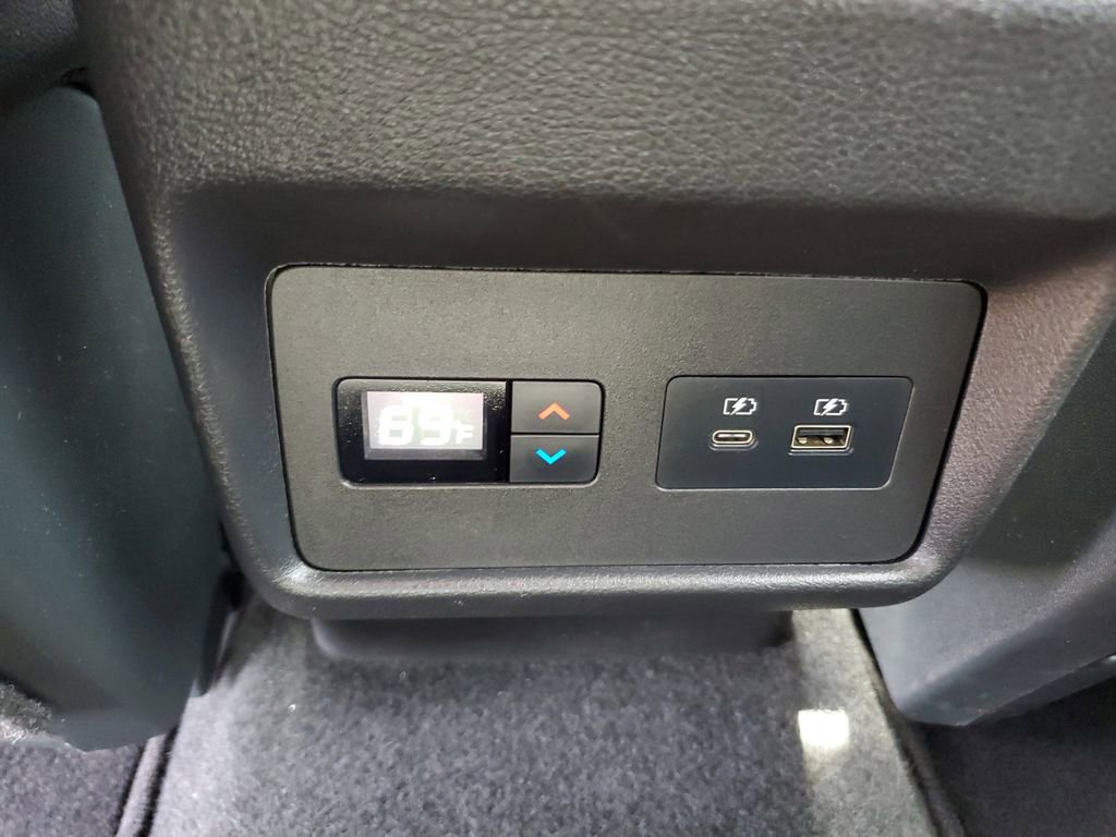 Used 2023 Nissan Rogue SL w/ SL Premium Package image 10