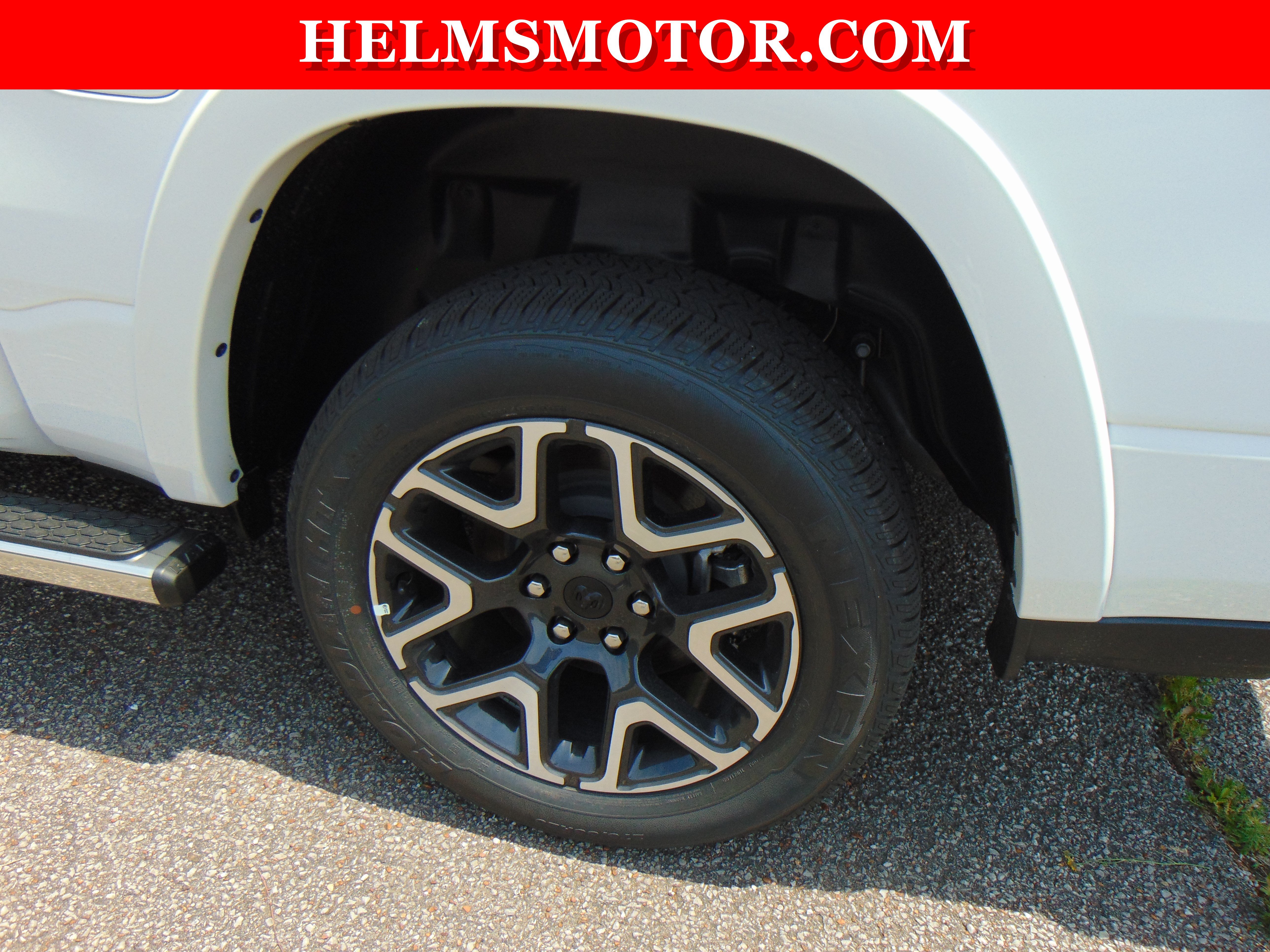 New 2026 RAM 1500 Laramie AWD/4WD image 24