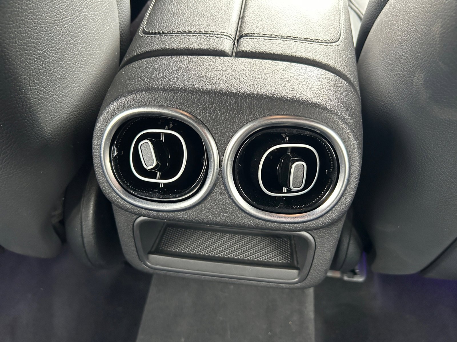 Used 2025 Mercedes-Benz GLC 300 image 33