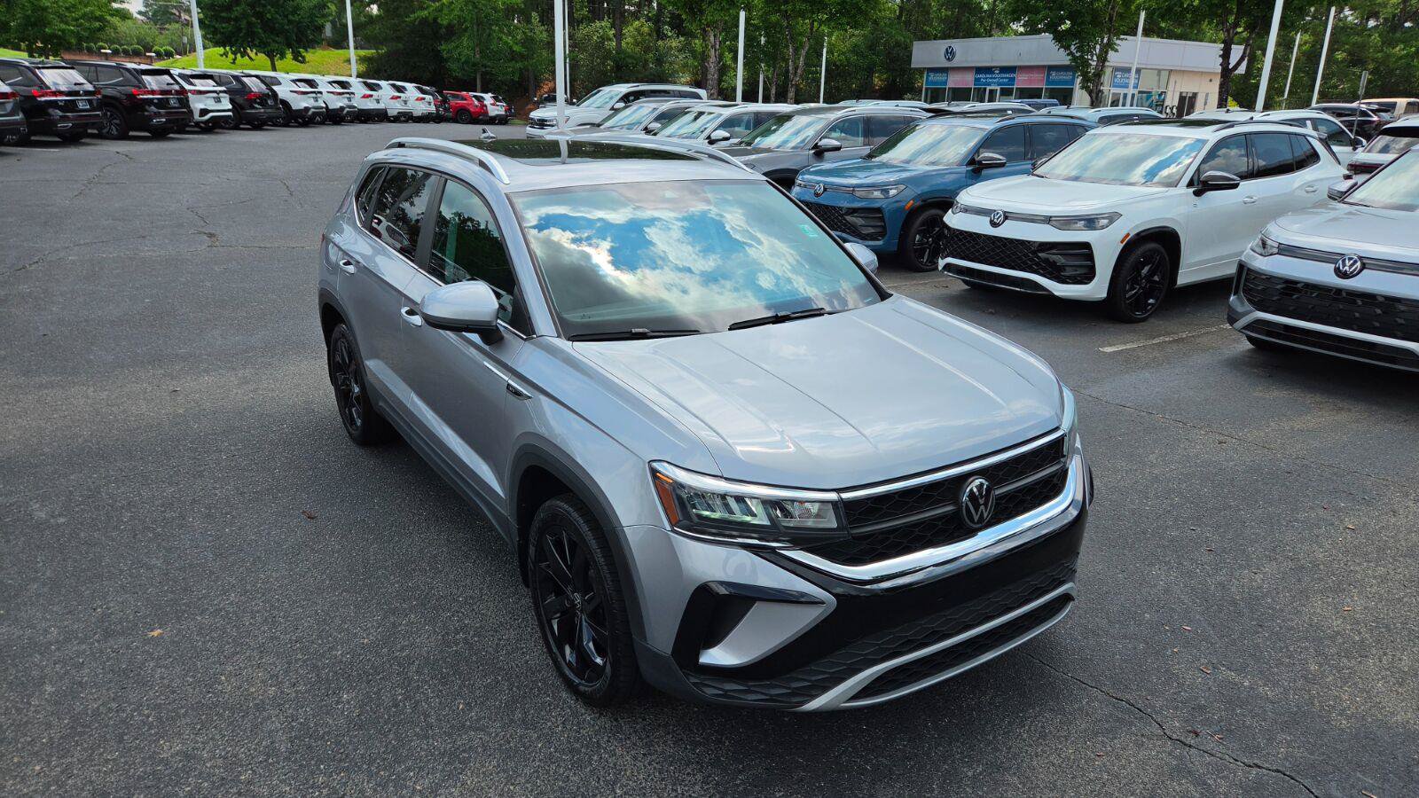 Certified 2023 Volkswagen Taos SE w/ Panoramic Sunroof Package FWD image 8