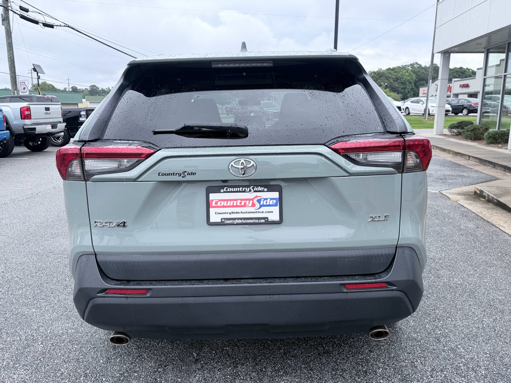 Used 2022 Toyota RAV4 XLE w/ Convenience Package FWD image 8